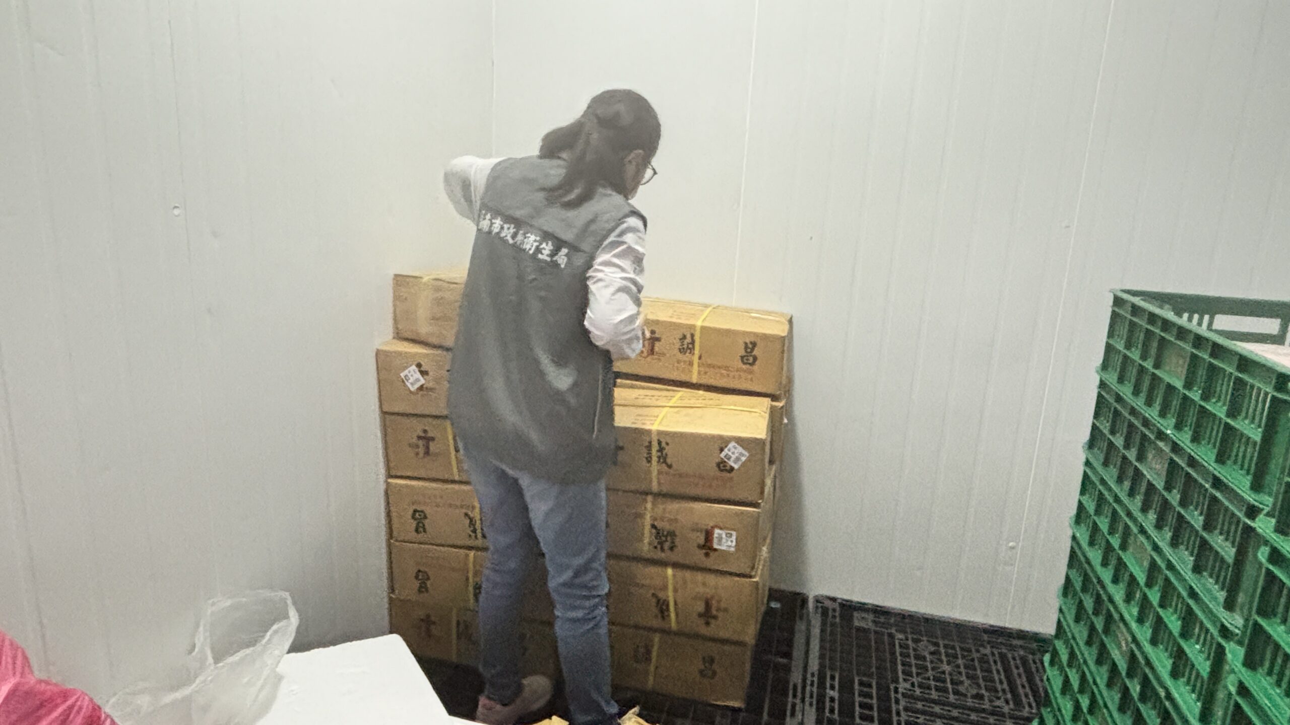 臺南市政府即時攔截有疑慮的豬肉原料， 全面強化食安稽查與防疫措施