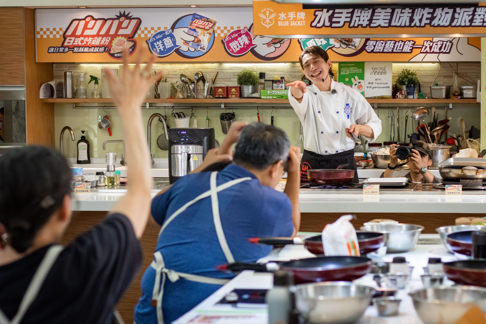 主廚也跟學員玩起機智問答，歡笑聲滿堂。圖/聯華製粉提供