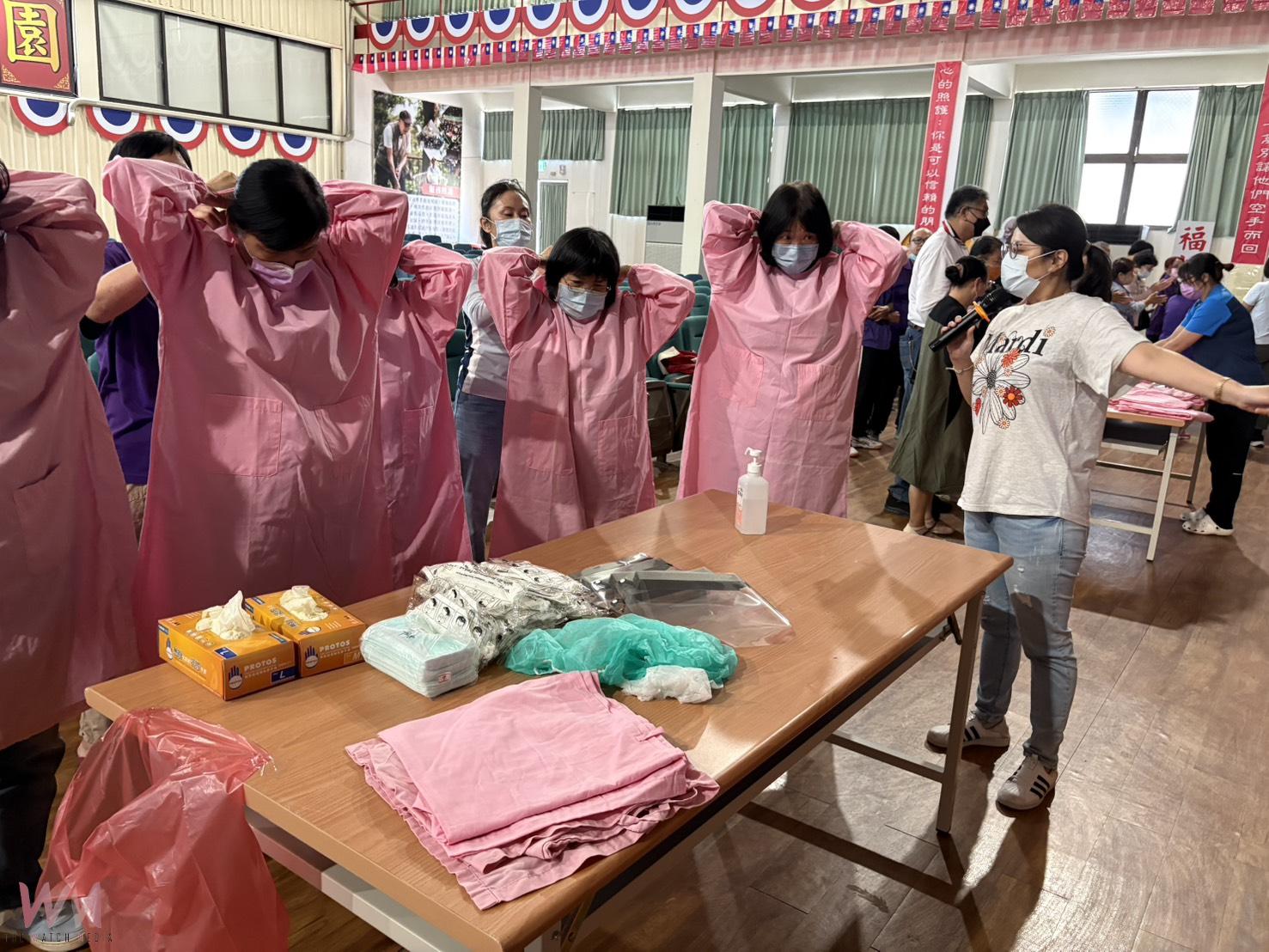 （有影片）／中彰榮家隔離衣穿卸教育訓練　提升防疫能力 - https://www.watchmedia01.com