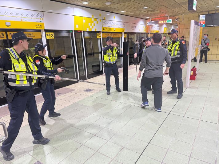 《圖說》環狀線多重災害模擬演練二。〈警察局提供〉