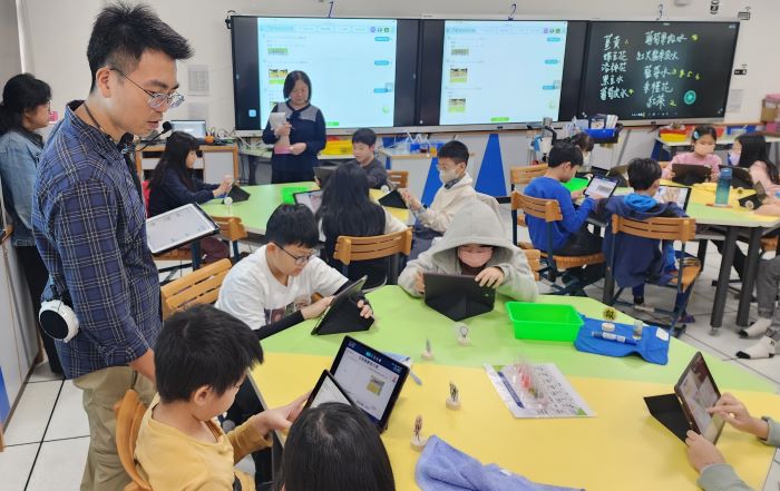 《圖說》自然科使用學習平台紀錄實驗歷程。〈教育局提供〉