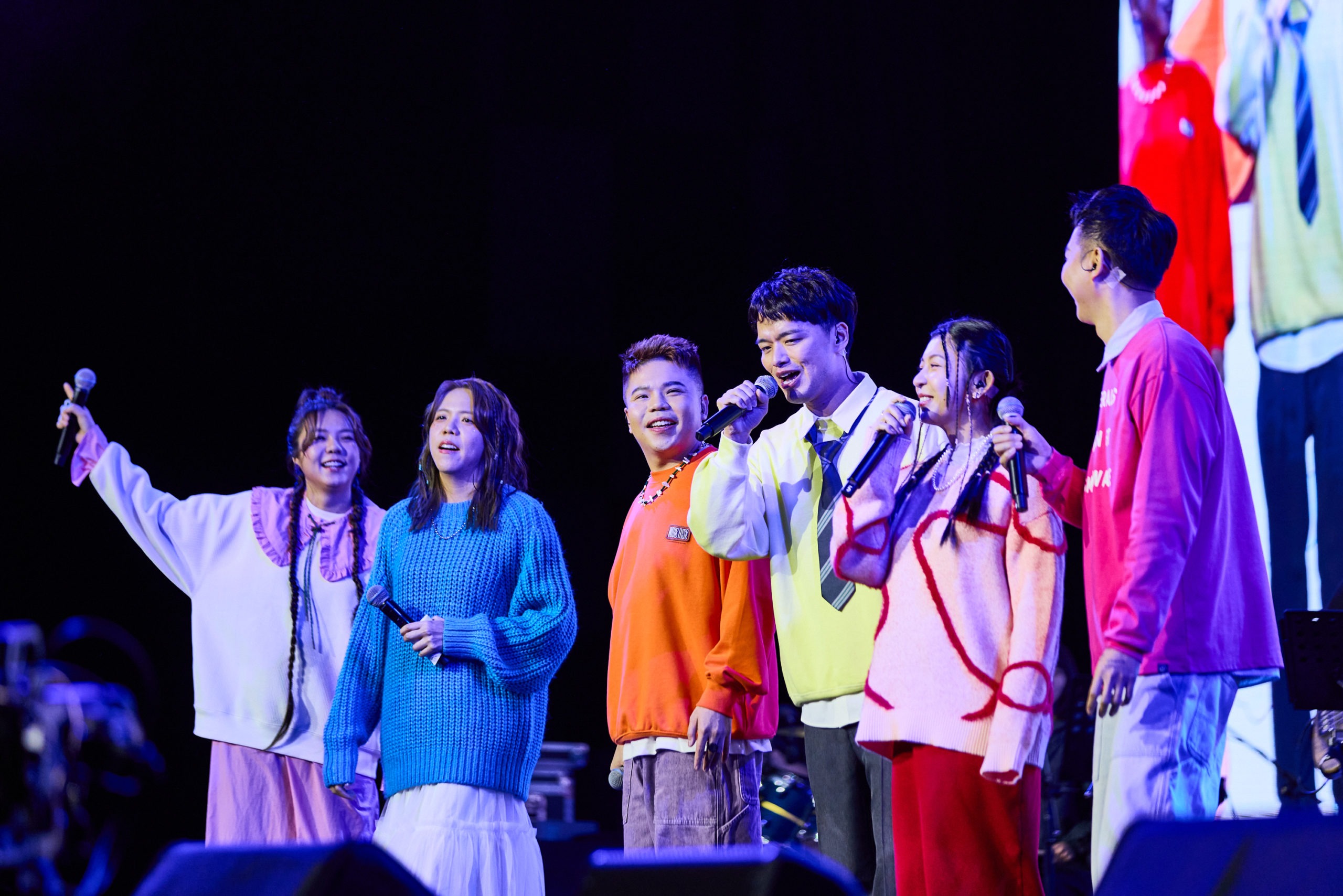 將 Podcast「阿Q們」錄音間直接搬上舞台，成員與粉絲零距離的真實互動，是鞏固粉絲信任度的關鍵時刻。