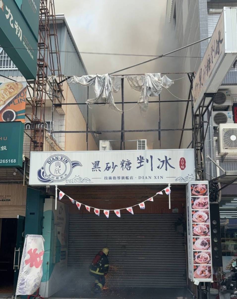 鳳山區五甲二路一處民宅發生火警,一名行動不便老翁喪命。讀者提供