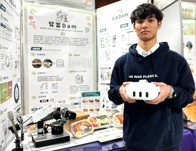 《圖說》三重商工許群士錄取國立台灣科技大學企業管理系。〈教育局提供〉