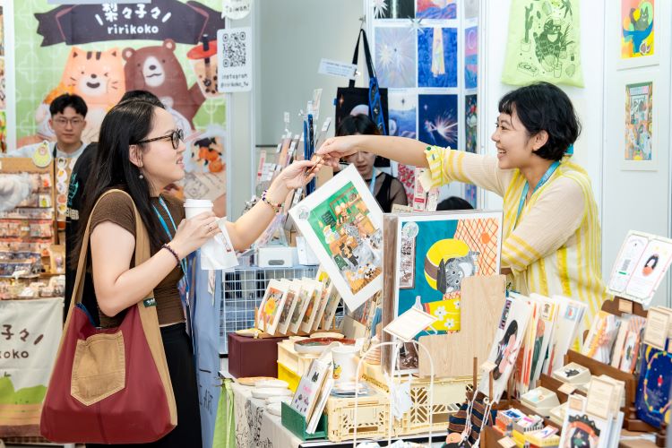 《圖說》「三貓俱樂部」的作品以貓咪自傳視角傳遞幽默價值觀，深受當地喜愛創作的藏家喜愛。〈青年局提供〉