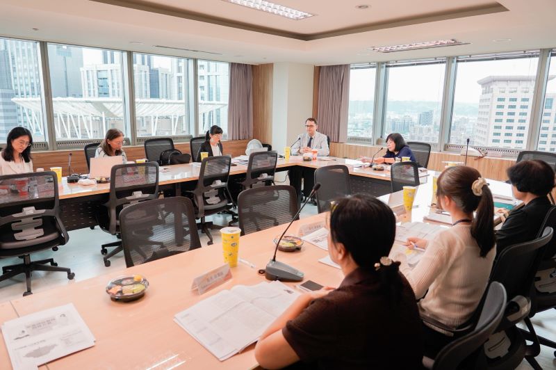 《圖說》土耳其安卡拉大學人文社會科學院社會系人口政策專家Sutay YAVUZ教授(中),於日前拜訪新北市並進行交流。〈社會局提供〉
